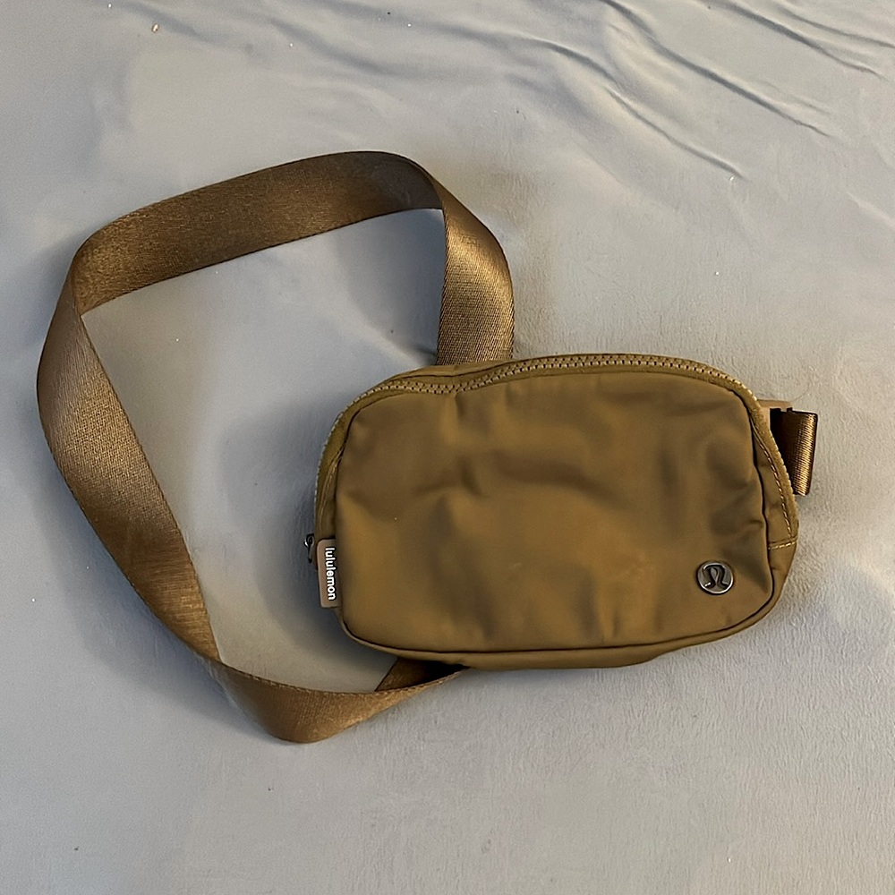 lulu lemon crossbody bag